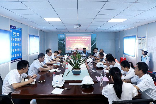 黨課會(huì)議現(xiàn)場(chǎng)。 周煜川攝（修圖）.jpg