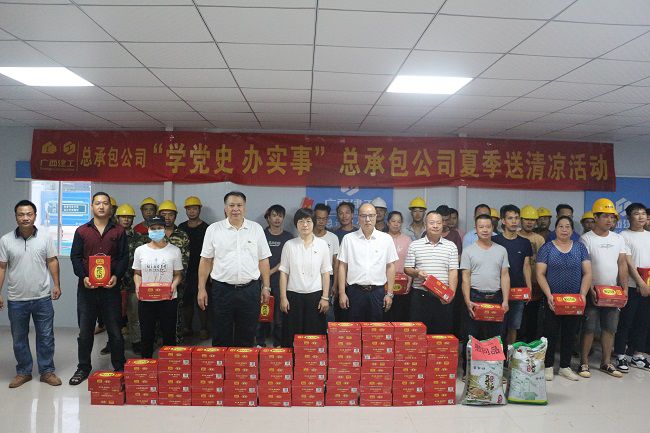 “送清涼”活動合影。張釗林 攝（修圖）.jpg
