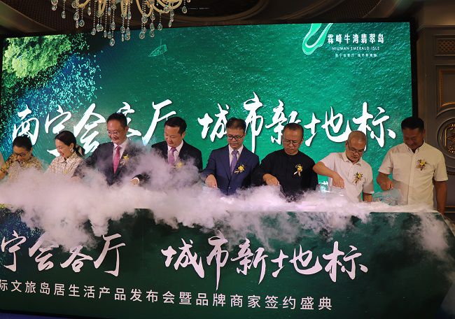 鄧少新與其他嘉賓一同參加慶典開幕儀式。周煜川 攝（修圖）.jpg