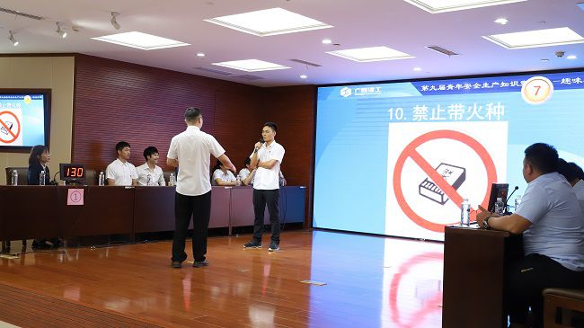 趣味猜詞比賽現(xiàn)場。楊鈺 攝（修圖）.jpg