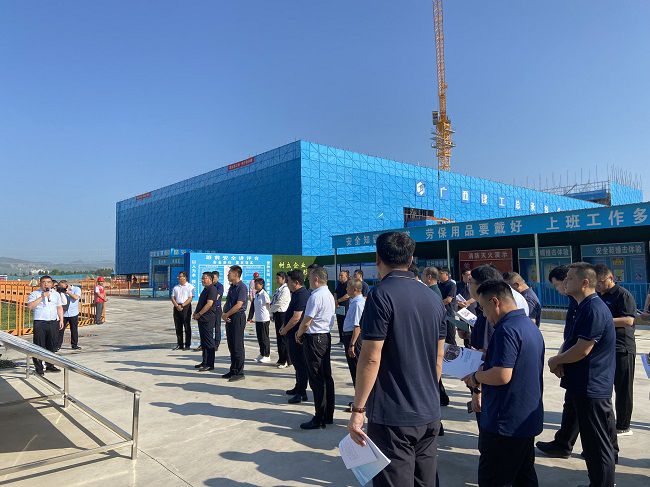 檢查現(xiàn)場。潘揚 攝（修圖）.jpg