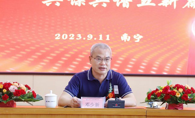 鄧少新講話。楊鈺 攝（修圖）.jpg